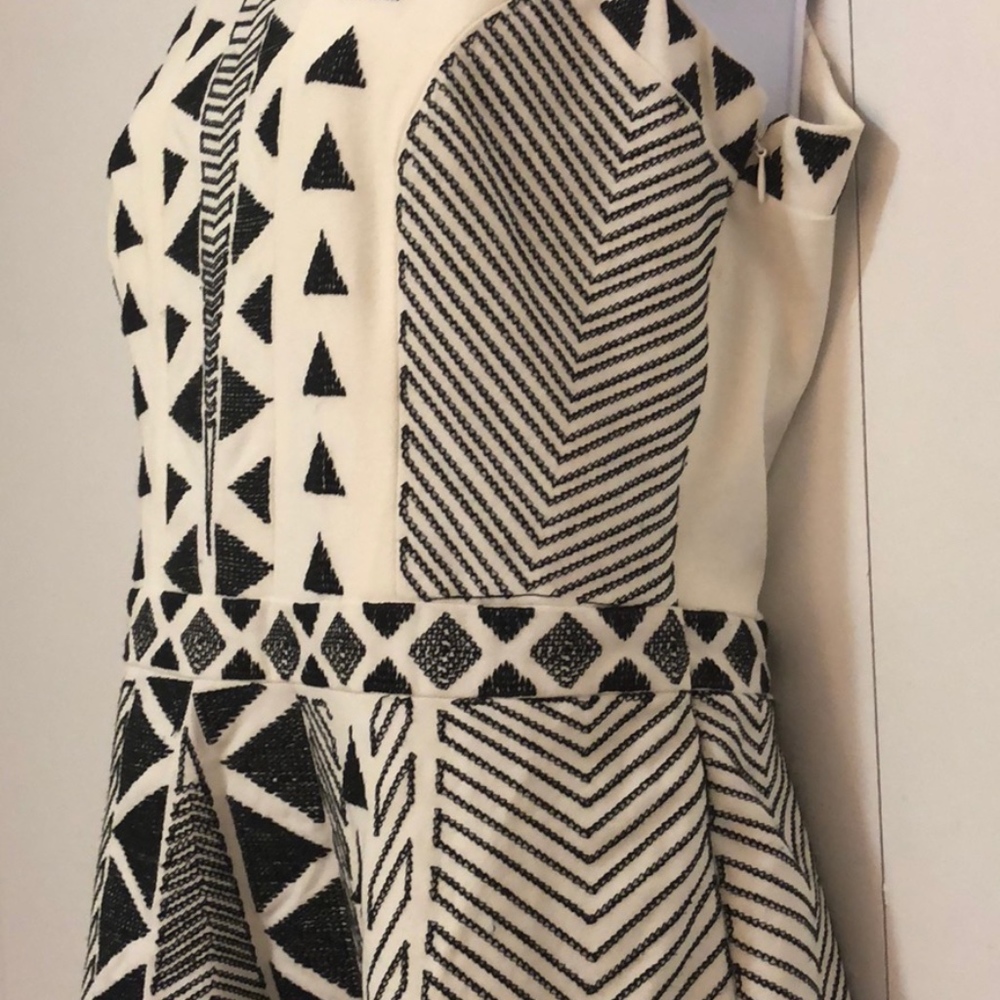Parker White Geometric Print Dress - Picture 4 of 6